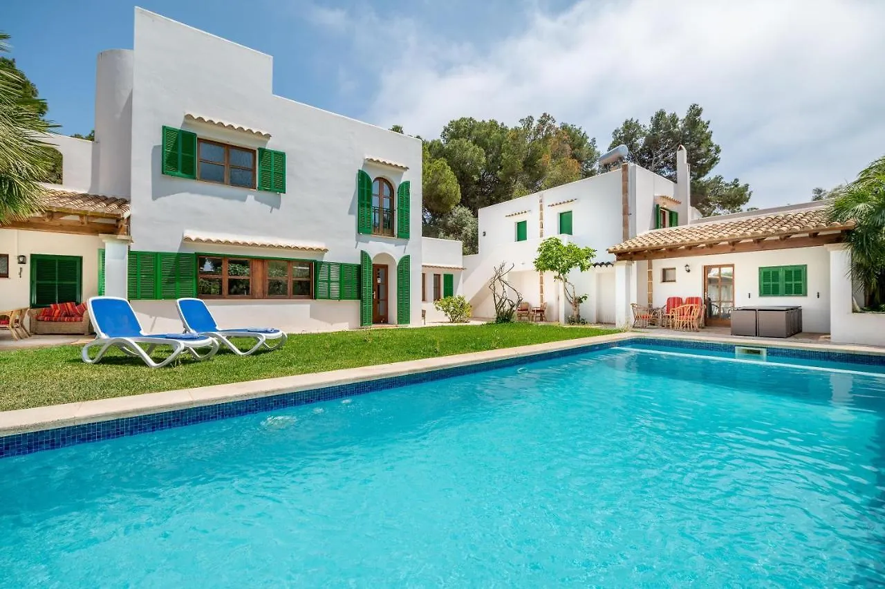 Wonderful 5 Bed Villa With Private Cala D´Or